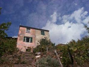 Xtrallusion photo gallery of Italy. Photos, pictures, images and photographs of the Italian Rivieras, the Italian Lakes, the Italian Alps, the Cinque Terre, the Amalfi coast and some of the most beautiful corners of Italy. Plus photos of Italian cities such as Pisa, Milan, Genoa and Rome.